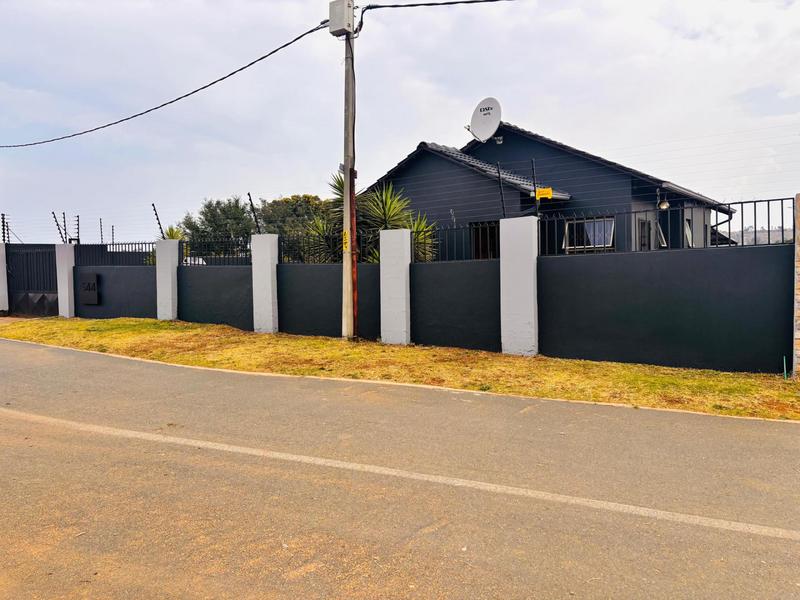 To Let 3 Bedroom Property for Rent in Fleurhof Gauteng