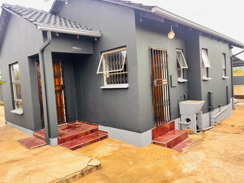 To Let 3 Bedroom Property for Rent in Fleurhof Gauteng
