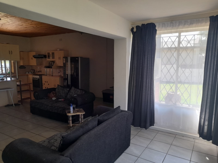 To Let 3 Bedroom Property for Rent in Dunnottar Gauteng