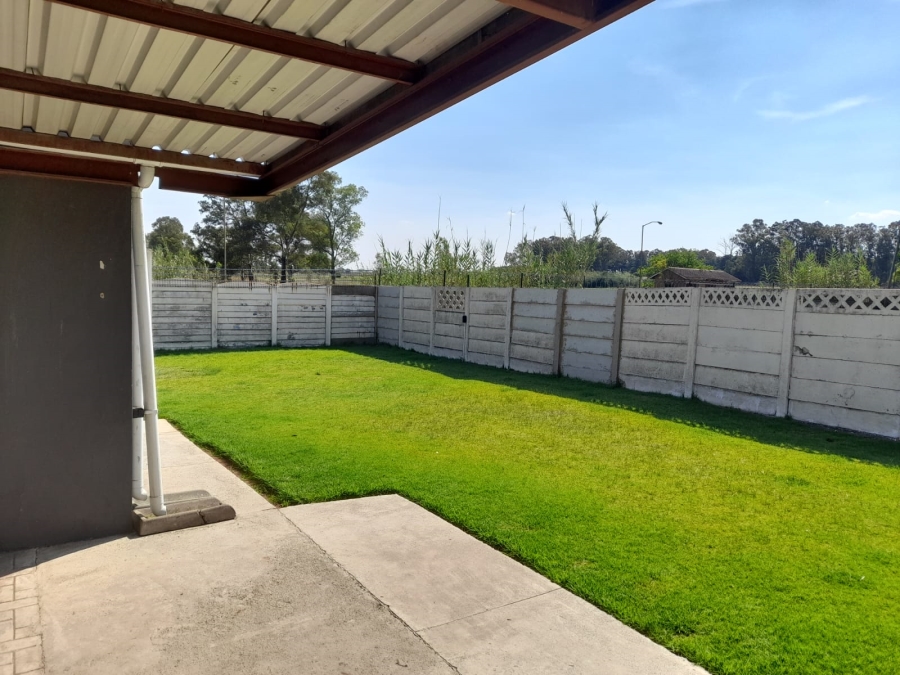 To Let 3 Bedroom Property for Rent in Dunnottar Gauteng