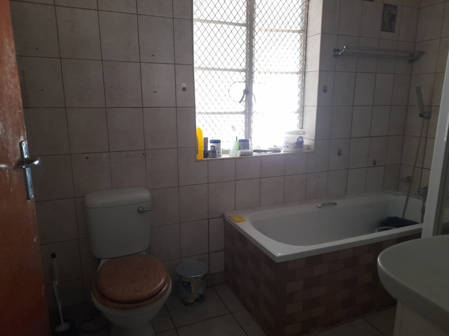 To Let 3 Bedroom Property for Rent in Dunnottar Gauteng