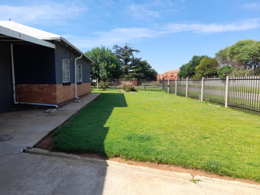 To Let 3 Bedroom Property for Rent in Dunnottar Gauteng
