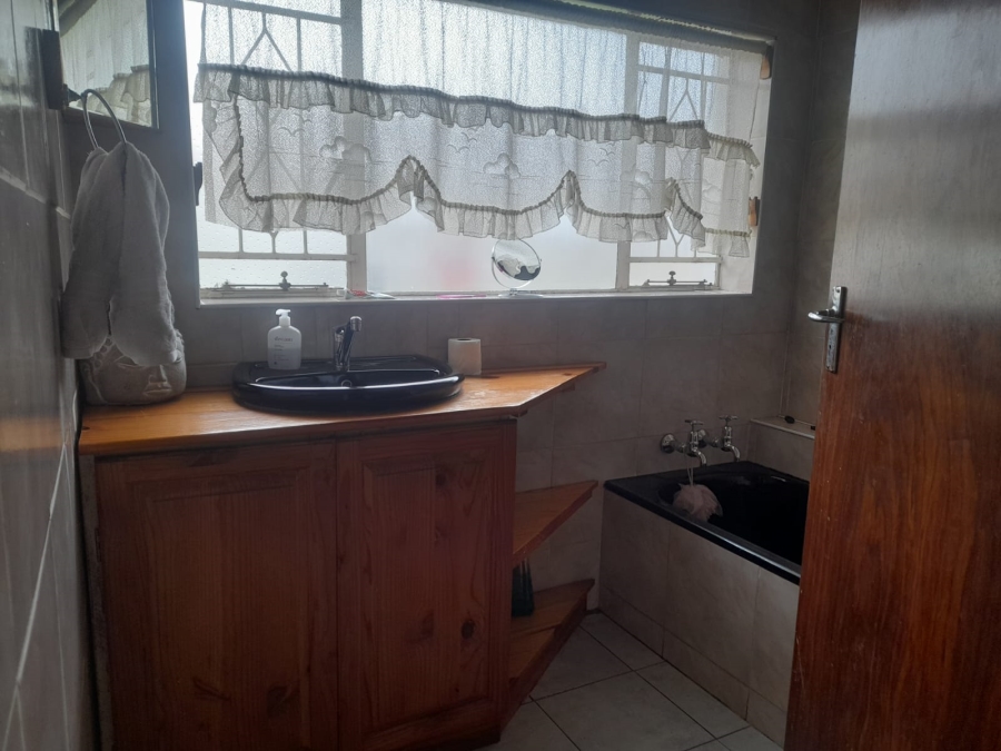 To Let 2 Bedroom Property for Rent in Selection Park Gauteng