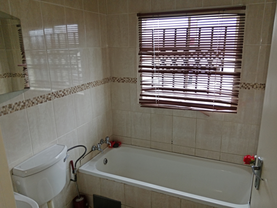 To Let 2 Bedroom Property for Rent in Nkwe Estate Gauteng