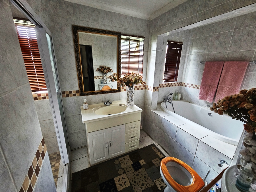 4 Bedroom Property for Sale in Montana Tuine Gauteng