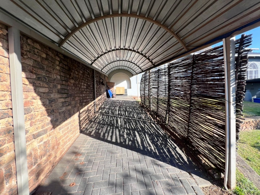 4 Bedroom Property for Sale in Magalieskruin Gauteng