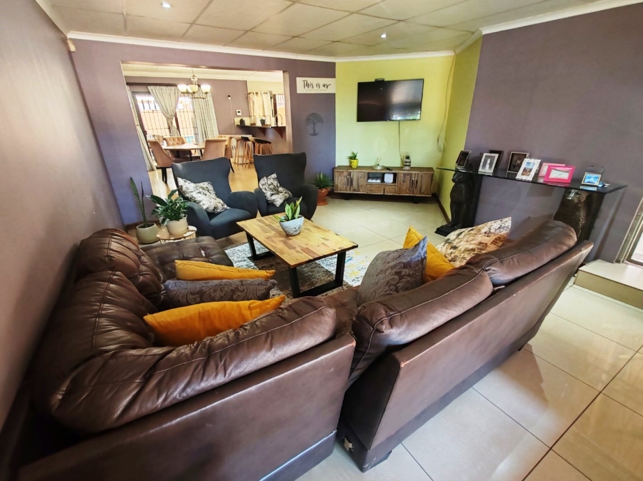 7 Bedroom Property for Sale in Doornpoort Gauteng