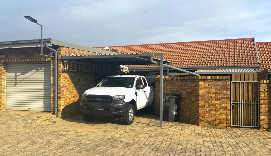 2 Bedroom Property for Sale in Elarduspark Ext 3 Gauteng