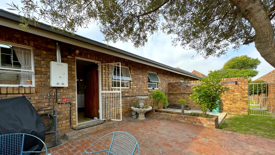 2 Bedroom Property for Sale in Elarduspark Ext 3 Gauteng