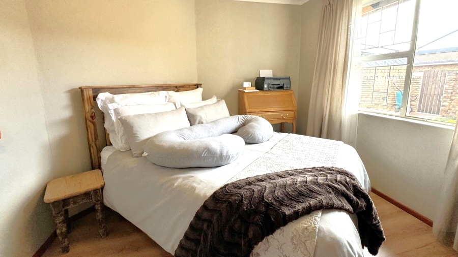 2 Bedroom Property for Sale in Elarduspark Ext 3 Gauteng