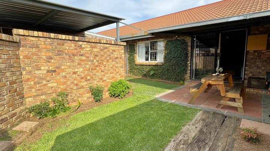 2 Bedroom Property for Sale in Elarduspark Ext 3 Gauteng