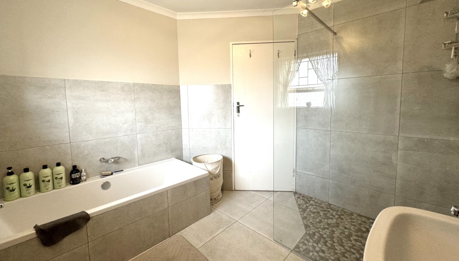 2 Bedroom Property for Sale in Elarduspark Ext 3 Gauteng