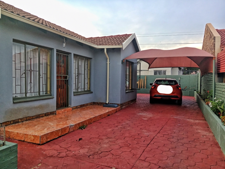 To Let 3 Bedroom Property for Rent in Danville Gauteng