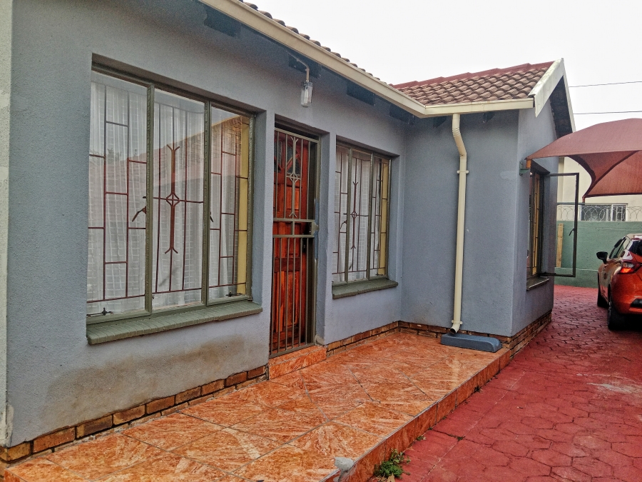 To Let 3 Bedroom Property for Rent in Danville Gauteng