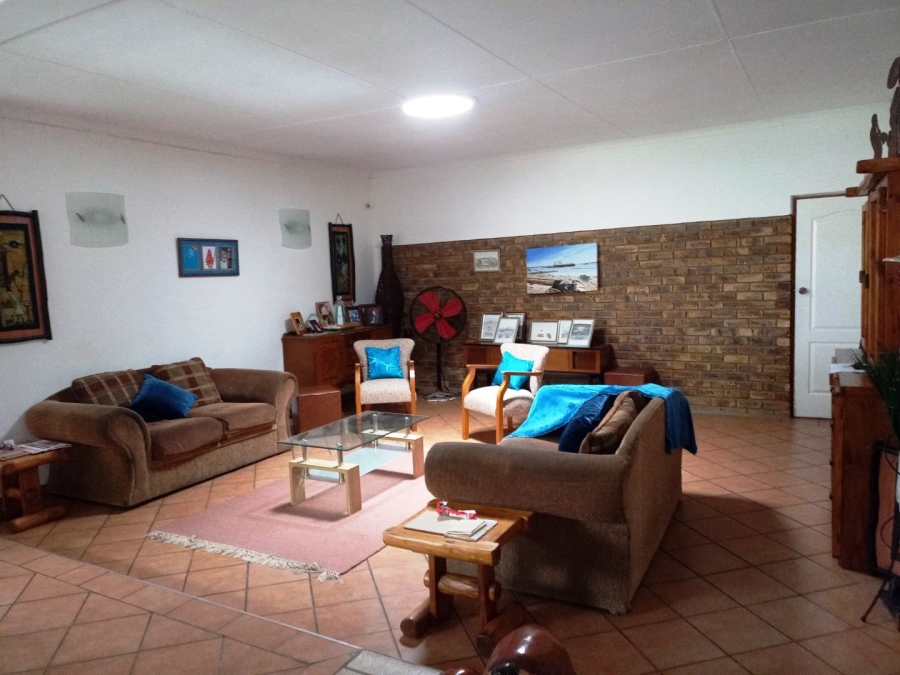 4 Bedroom Property for Sale in Tileba Gauteng
