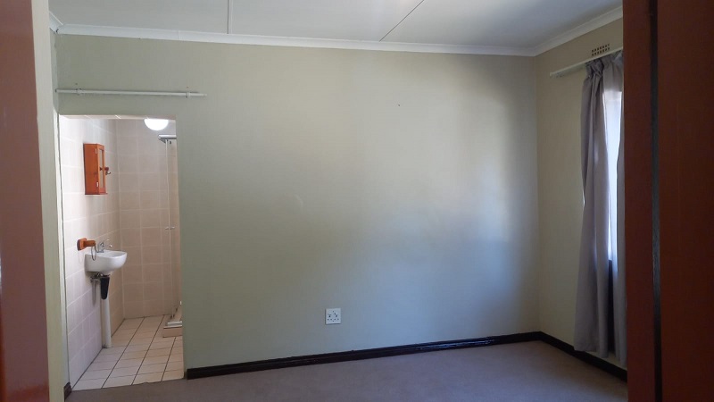 To Let 1 Bedroom Property for Rent in Bromhof Gauteng