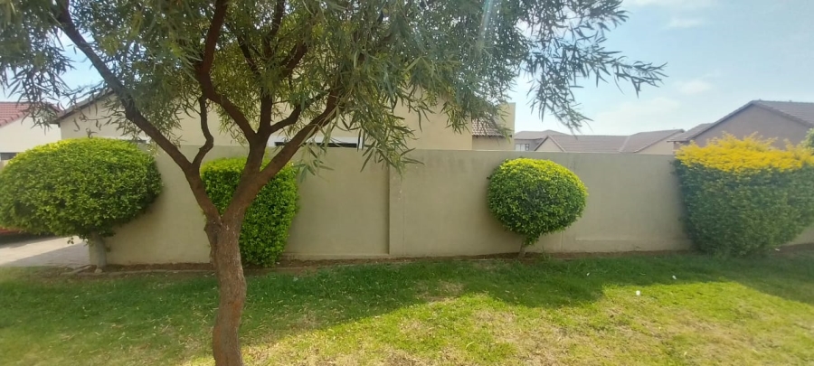 3 Bedroom Property for Sale in Thatchfield Hills Gauteng
