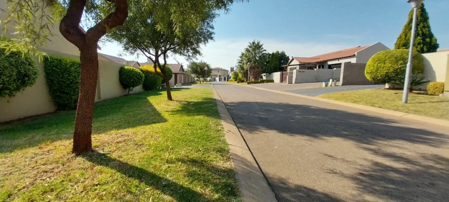 3 Bedroom Property for Sale in Thatchfield Hills Gauteng