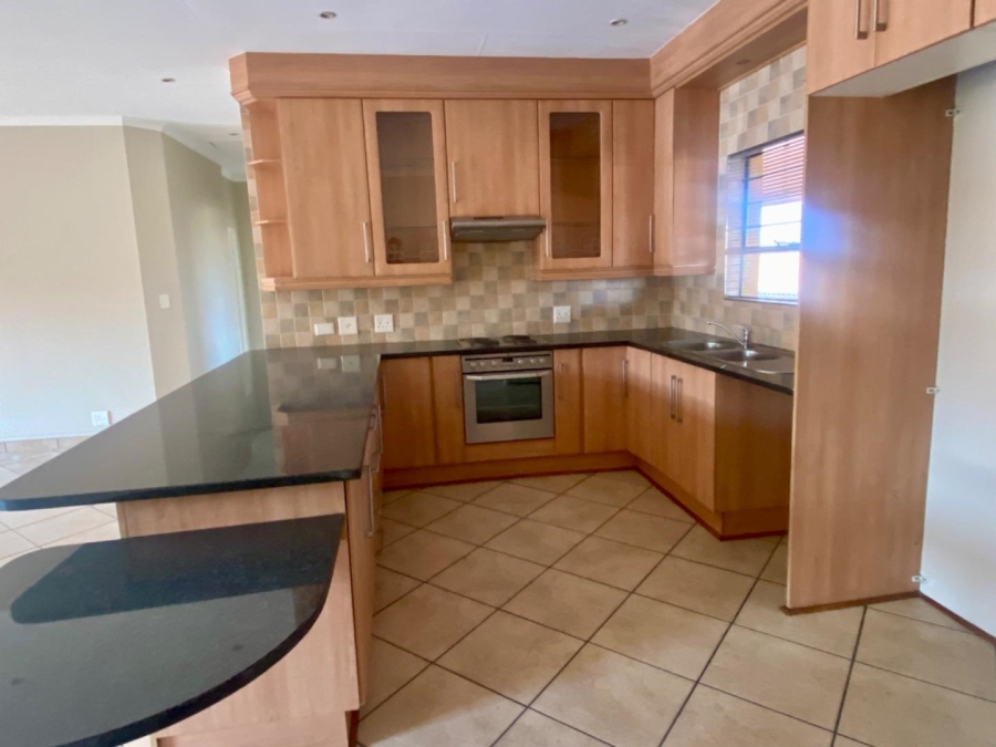 To Let 3 Bedroom Property for Rent in Lakefield Gauteng