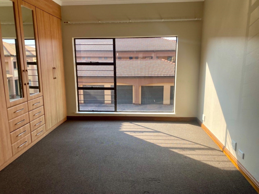 To Let 3 Bedroom Property for Rent in Lakefield Gauteng