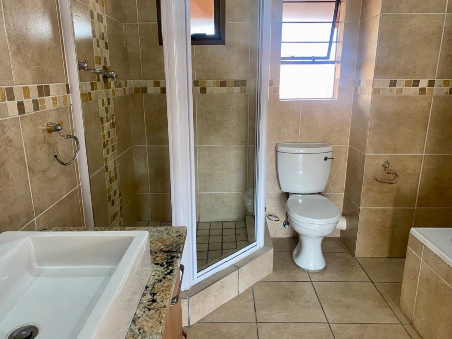 To Let 3 Bedroom Property for Rent in Lakefield Gauteng