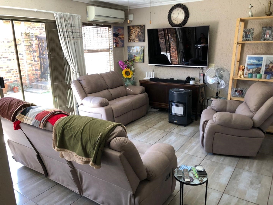 To Let 3 Bedroom Property for Rent in Buccleuch Gauteng
