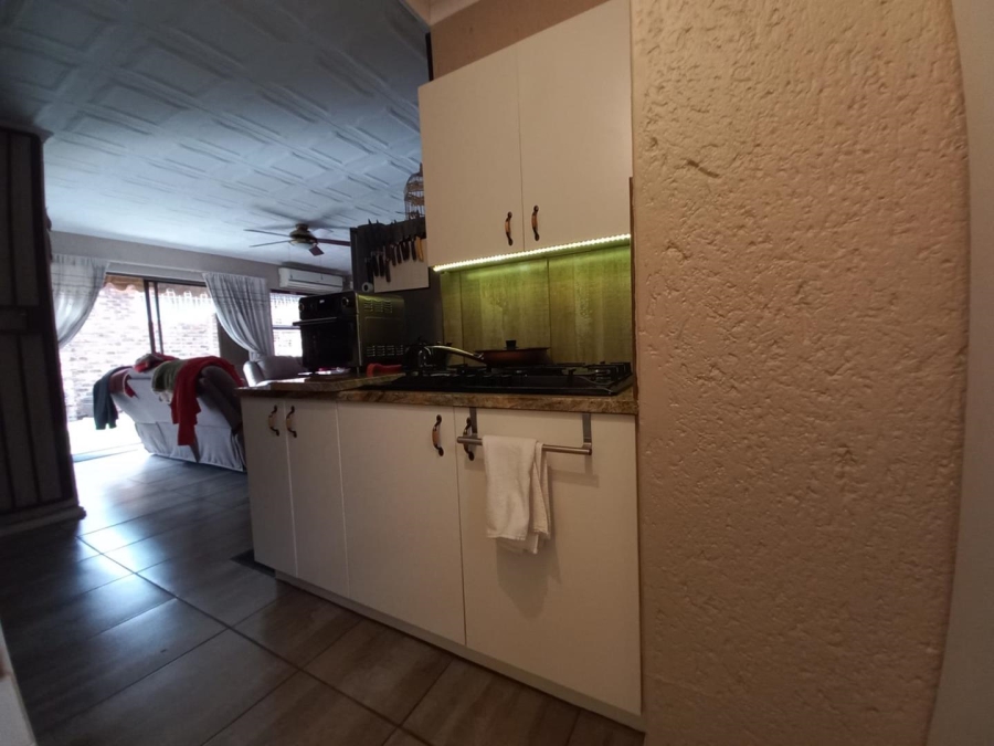 To Let 3 Bedroom Property for Rent in Buccleuch Gauteng