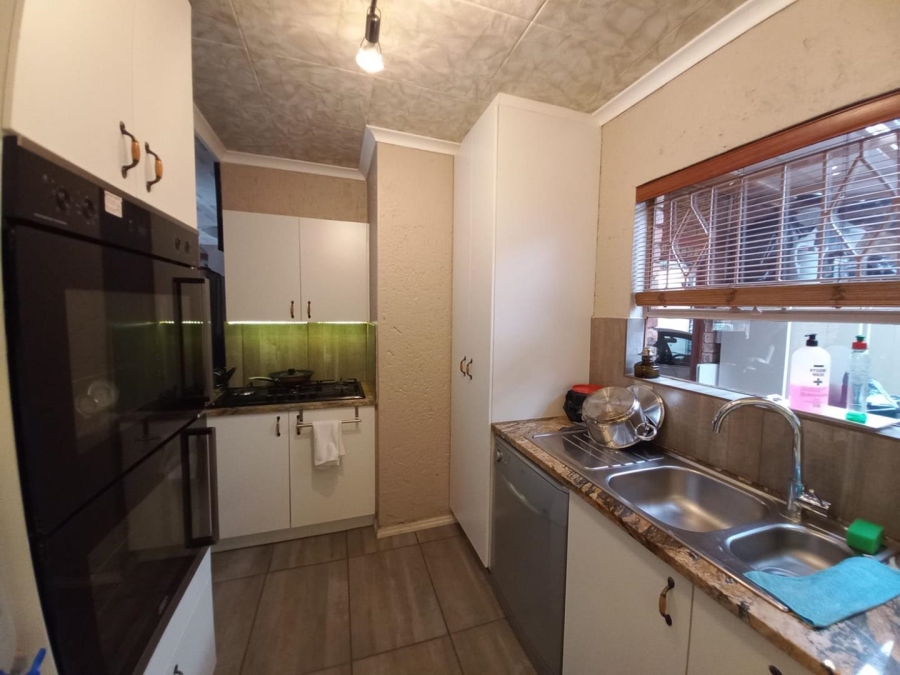 To Let 3 Bedroom Property for Rent in Buccleuch Gauteng