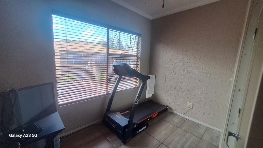 To Let 3 Bedroom Property for Rent in Buccleuch Gauteng
