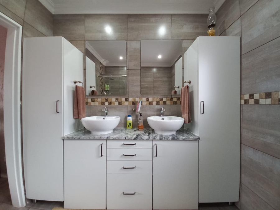 To Let 3 Bedroom Property for Rent in Buccleuch Gauteng
