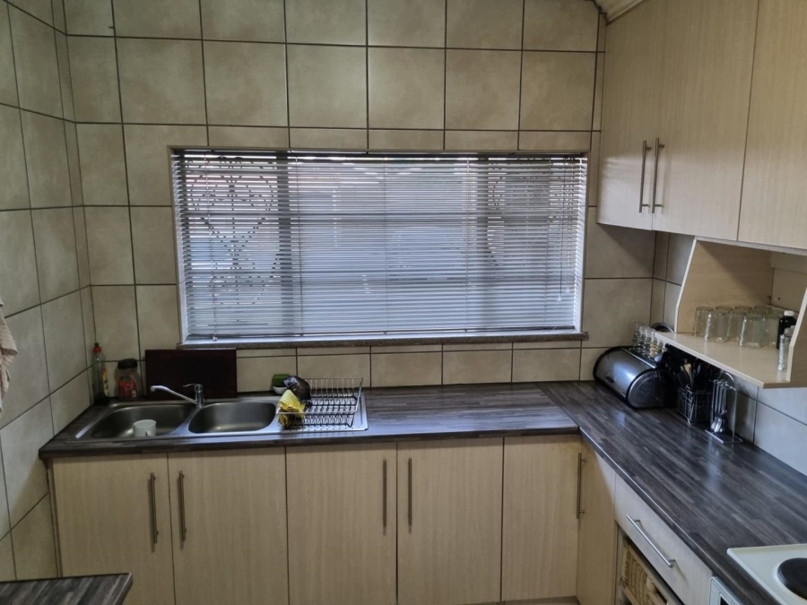 2 Bedroom Property for Sale in Linmeyer Gauteng