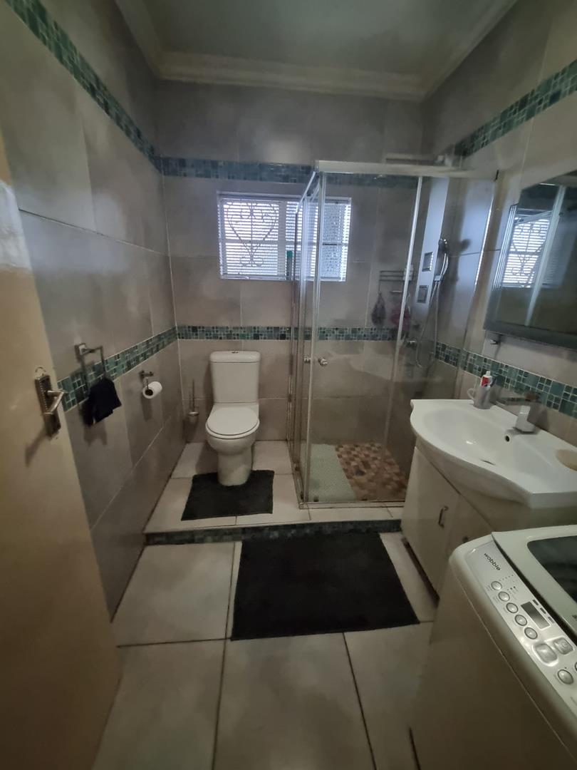 2 Bedroom Property for Sale in Linmeyer Gauteng