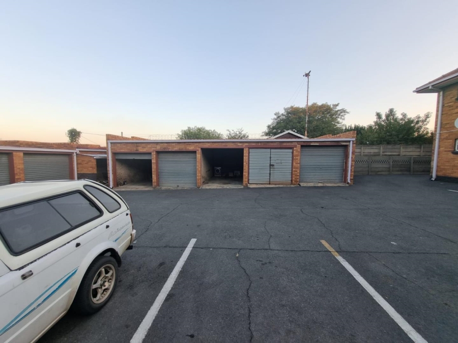 2 Bedroom Property for Sale in Linmeyer Gauteng