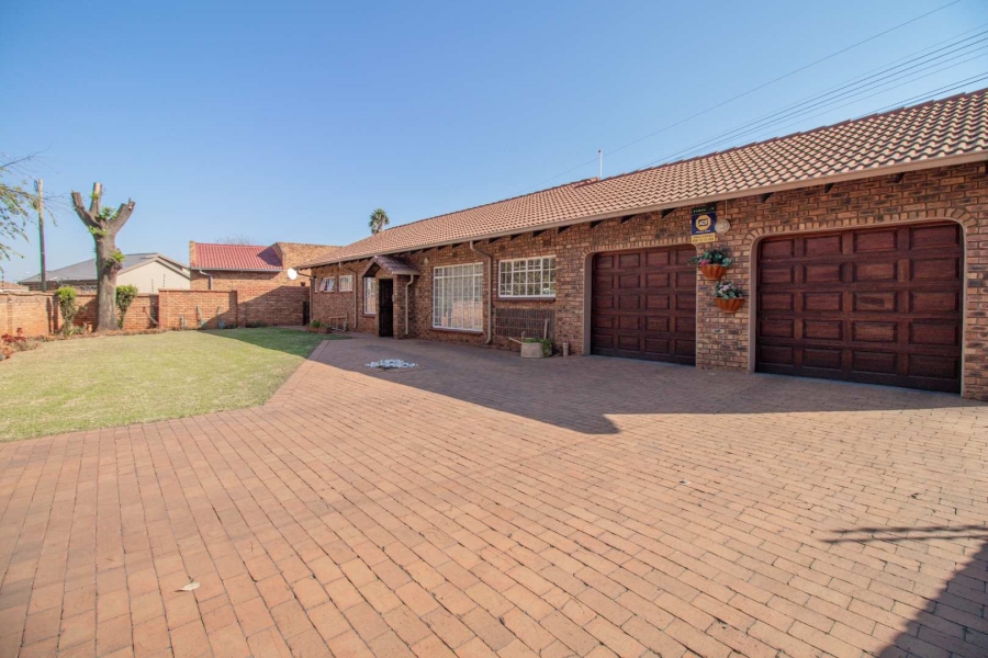4 Bedroom Property for Sale in Dersley Gauteng