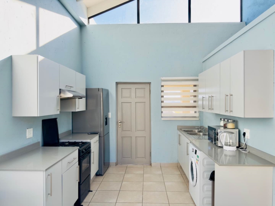 To Let 2 Bedroom Property for Rent in Fourways Gauteng