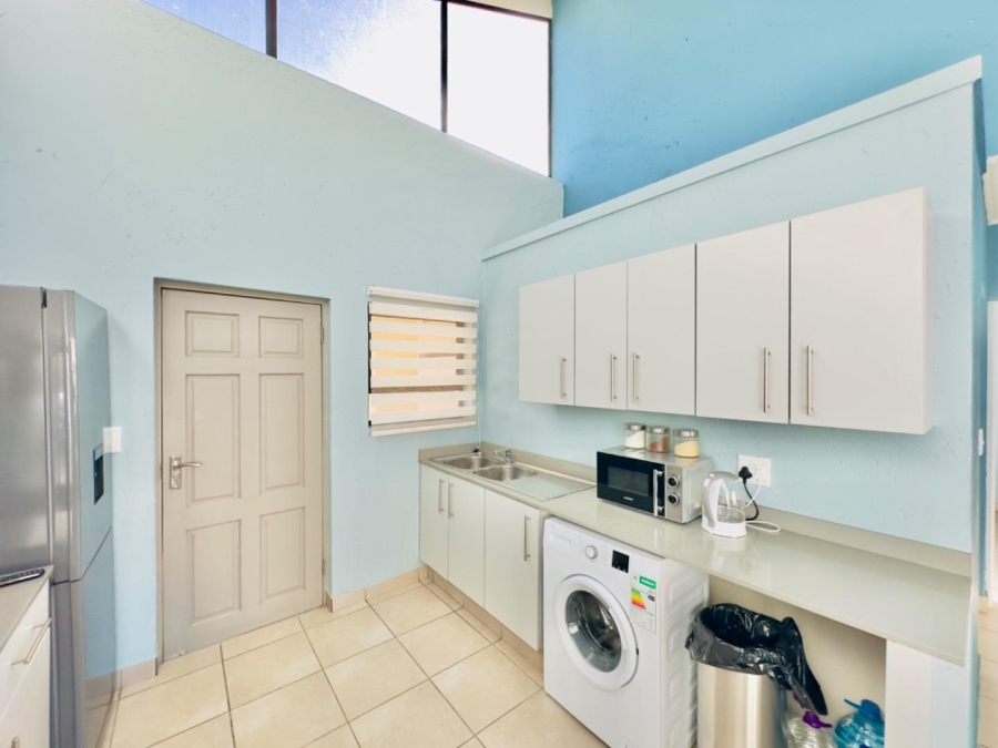 To Let 2 Bedroom Property for Rent in Fourways Gauteng