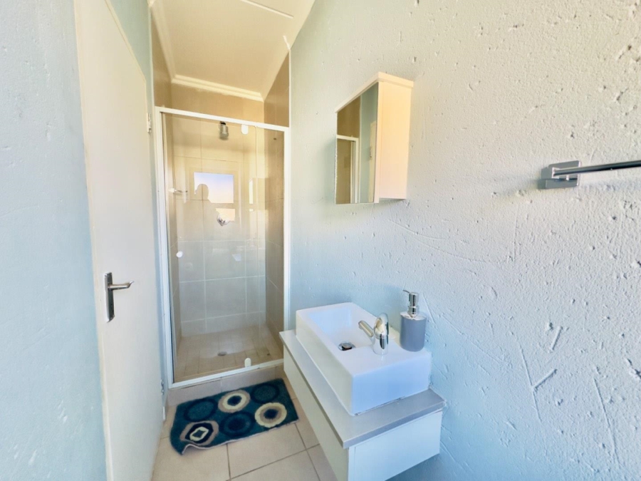 To Let 2 Bedroom Property for Rent in Fourways Gauteng