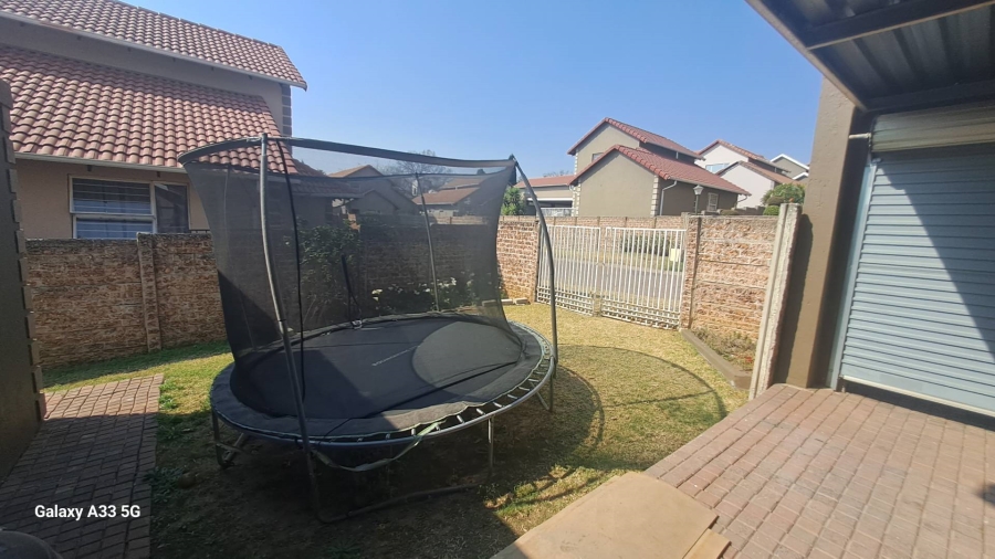 To Let 3 Bedroom Property for Rent in Buccleuch Gauteng