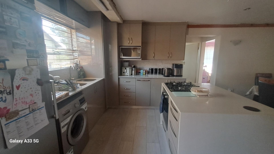 To Let 3 Bedroom Property for Rent in Buccleuch Gauteng