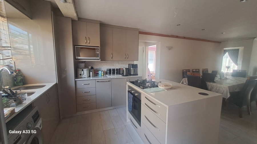 To Let 3 Bedroom Property for Rent in Buccleuch Gauteng