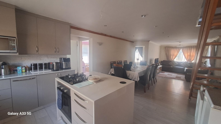 To Let 3 Bedroom Property for Rent in Buccleuch Gauteng