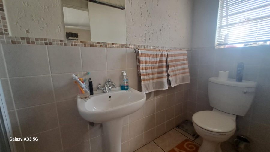 To Let 3 Bedroom Property for Rent in Buccleuch Gauteng