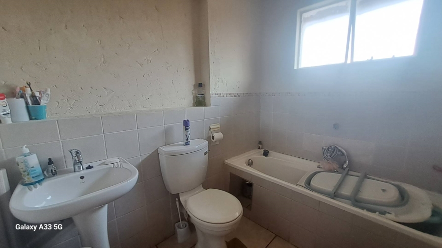 To Let 3 Bedroom Property for Rent in Buccleuch Gauteng