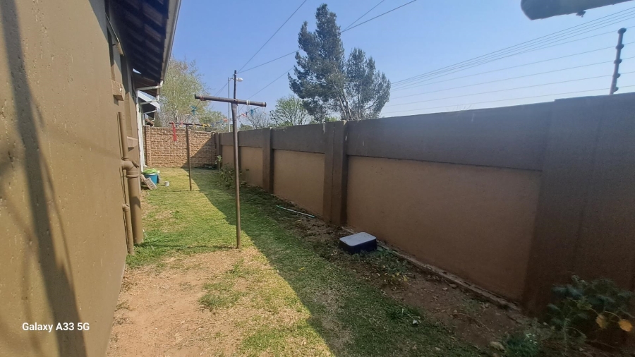 To Let 3 Bedroom Property for Rent in Buccleuch Gauteng