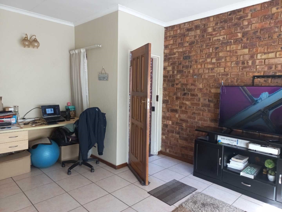 2 Bedroom Property for Sale in Zwartkop Gauteng