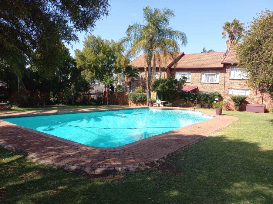 2 Bedroom Property for Sale in Zwartkop Gauteng