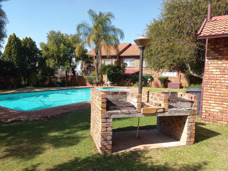 2 Bedroom Property for Sale in Zwartkop Gauteng