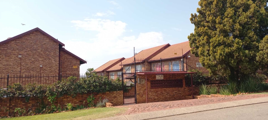 2 Bedroom Property for Sale in Zwartkop Gauteng