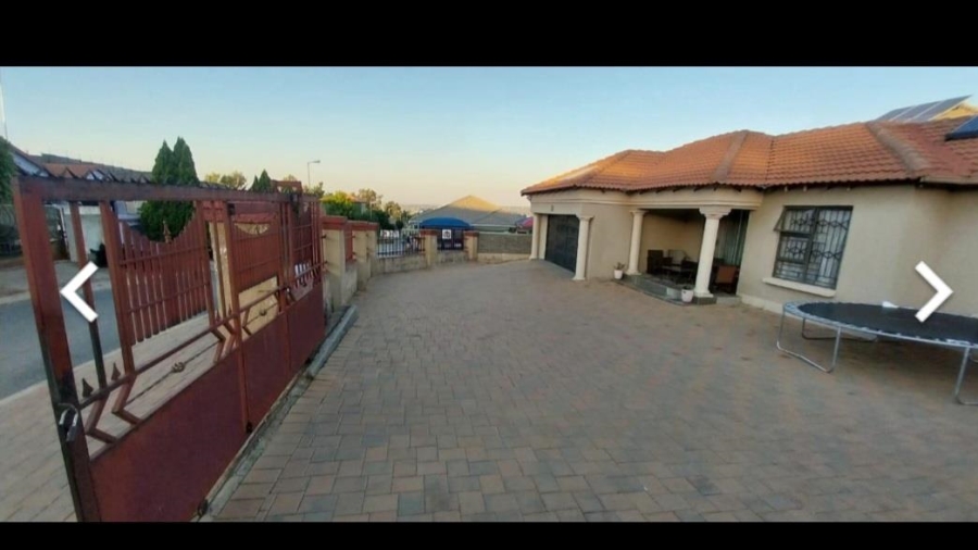 4 Bedroom Property for Sale in Olievenhoutbosch Gauteng