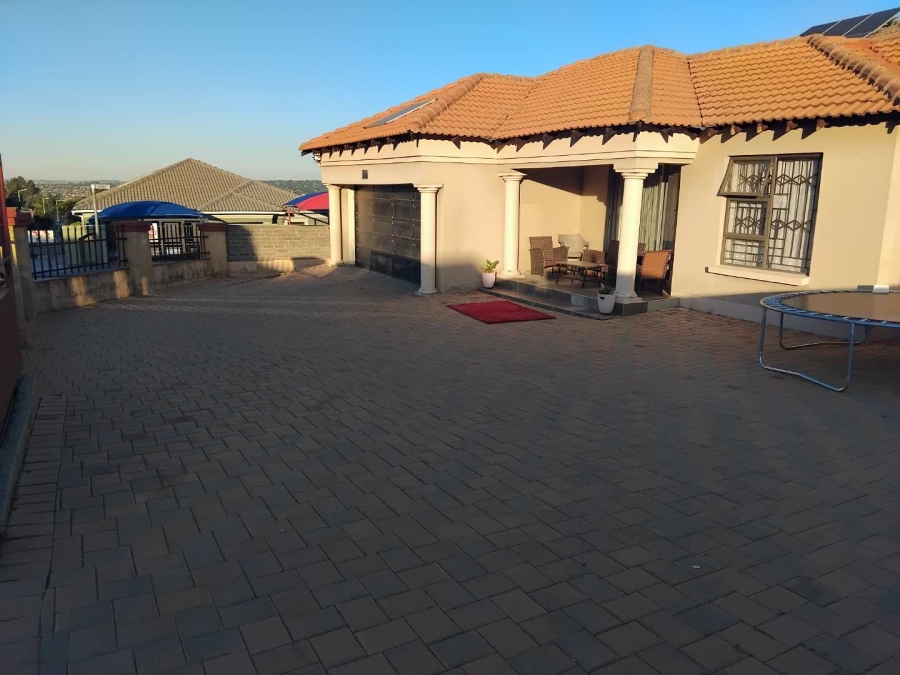 4 Bedroom Property for Sale in Olievenhoutbosch Gauteng